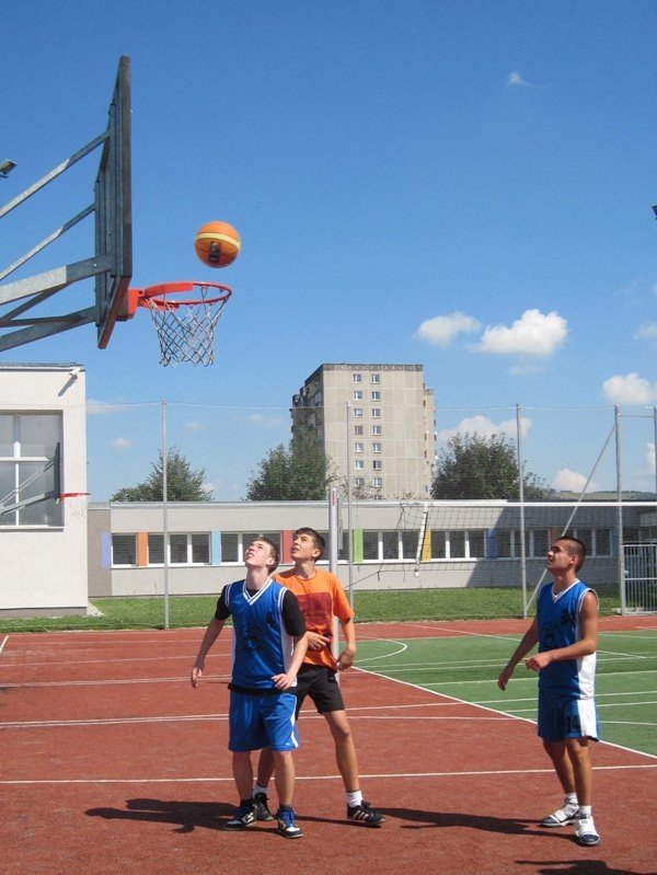 pierwszy-dzien-turnieju-koszykarskich-trojek-28951