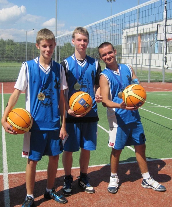 pierwszy-dzien-turnieju-koszykarskich-trojek-28951