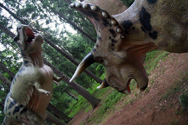 oko-w-oko-z-dinozaurem-i-mamutem-28954