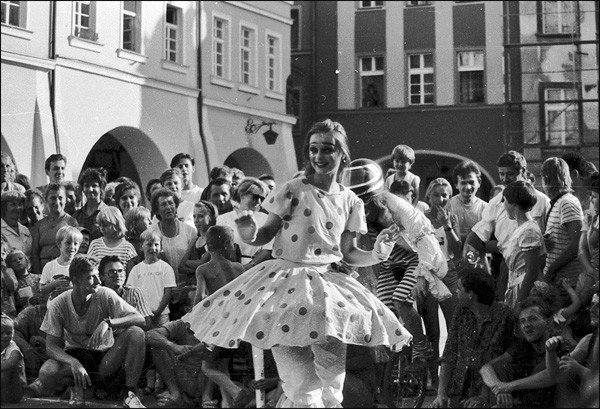radosc-pilnie-potrzebna-da-ja-teatr-uliczny-29010