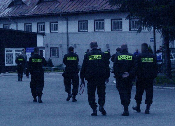 policjantka-wamywaa-sie-i-krada-29030