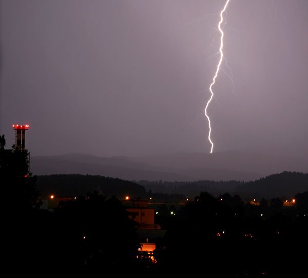 Błyskawice nad Górami Kaczawskimi.