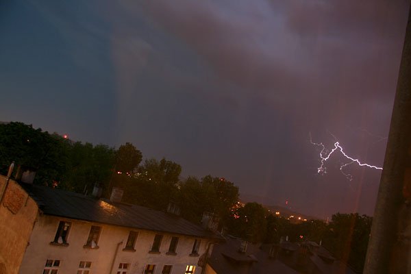 pioruny-waliy-w-kotline-2904