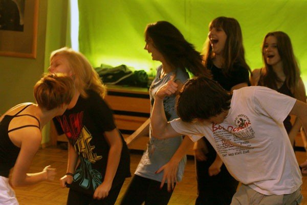 mdlenie-na-scenie-i-dialogi-balonow-29084