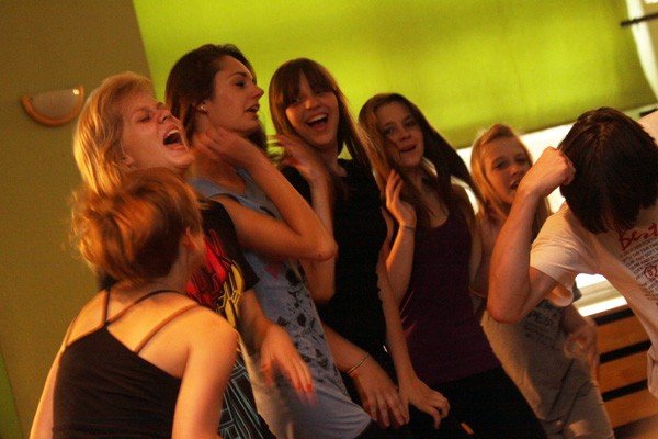 mdlenie-na-scenie-i-dialogi-balonow-29084