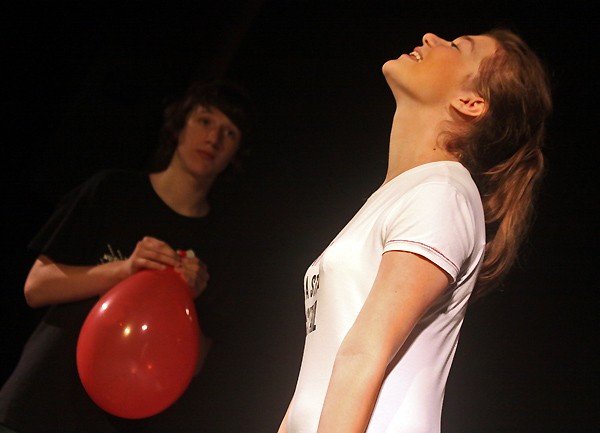 mdlenie-na-scenie-i-dialogi-balonow-29084