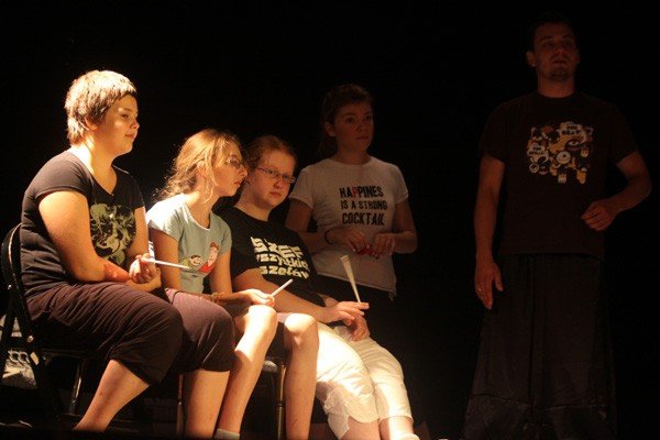 mdlenie-na-scenie-i-dialogi-balonow-29084