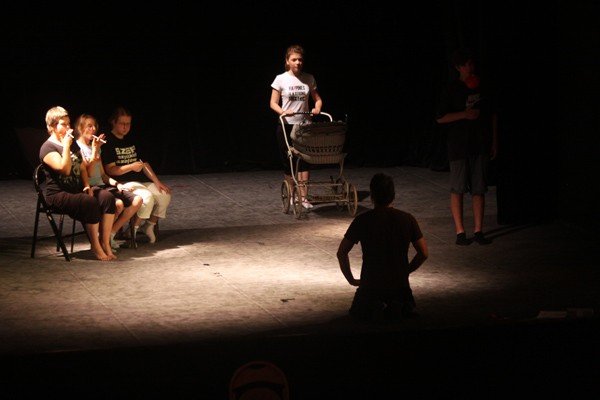 mdlenie-na-scenie-i-dialogi-balonow-29084