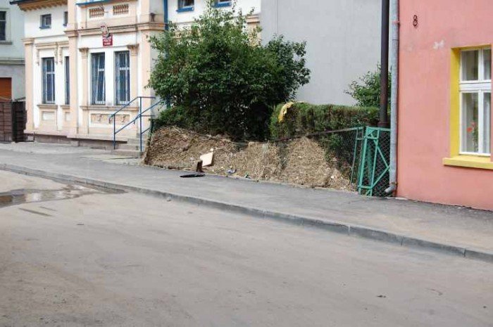 Na zdjęciach – Leśna: sprzątanie po powodzi