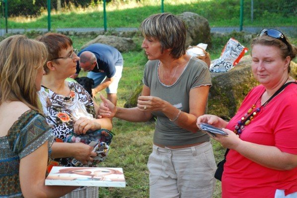 piknik-przy-dziurawej-skale-z-obrazem-w-tle-29205