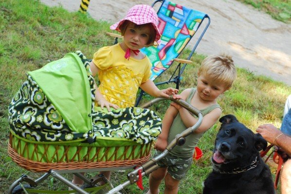 piknik-przy-dziurawej-skale-z-obrazem-w-tle-29205