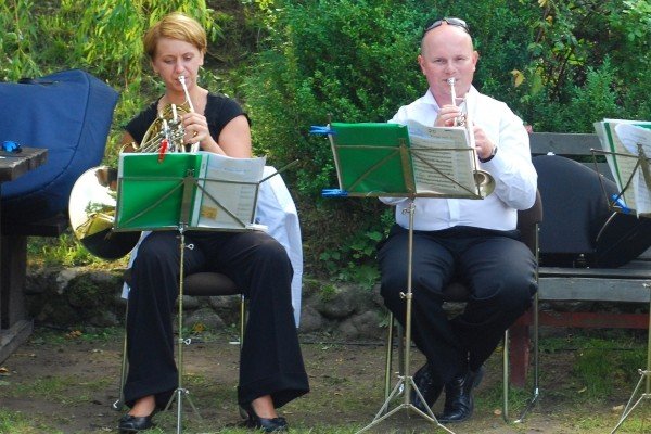 piknik-przy-dziurawej-skale-z-obrazem-w-tle-29205