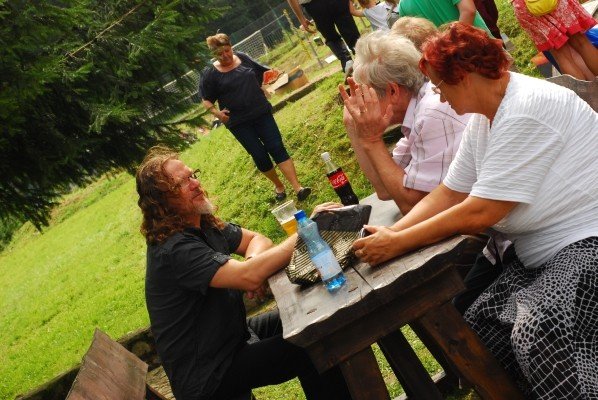 piknik-przy-dziurawej-skale-z-obrazem-w-tle-29205