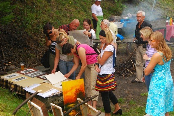 piknik-przy-dziurawej-skale-z-obrazem-w-tle-29205