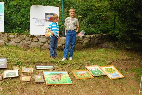 piknik-przy-dziurawej-skale-z-obrazem-w-tle-29205