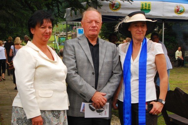 piknik-przy-dziurawej-skale-z-obrazem-w-tle-29205