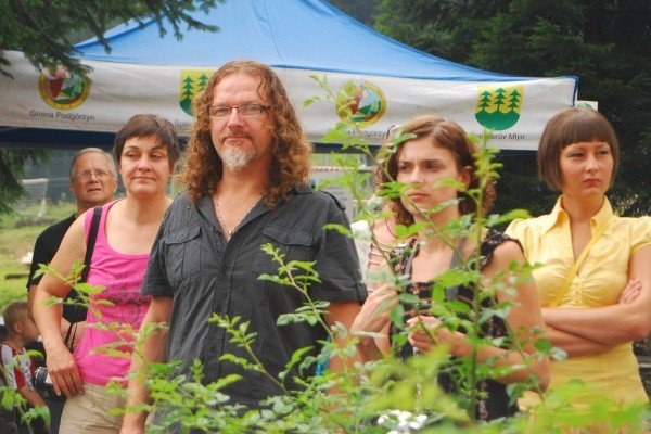 piknik-przy-dziurawej-skale-z-obrazem-w-tle-29205