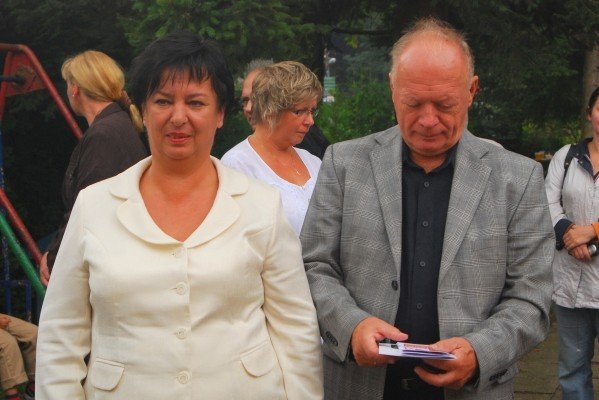 piknik-przy-dziurawej-skale-z-obrazem-w-tle-29205