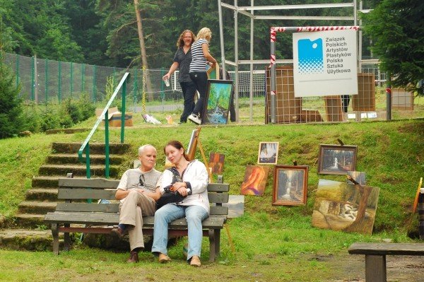 piknik-przy-dziurawej-skale-z-obrazem-w-tle-29205