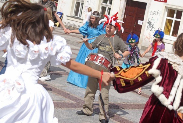 taniec-wojownikow-na-placu-piastowskim-29347