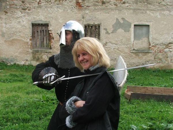 sredniowieczne-potyczki-o-wieze-i-niewiasty-29404
