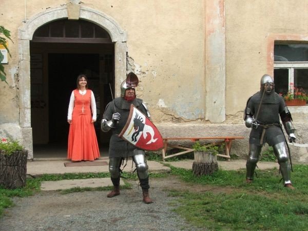 sredniowieczne-potyczki-o-wieze-i-niewiasty-29404