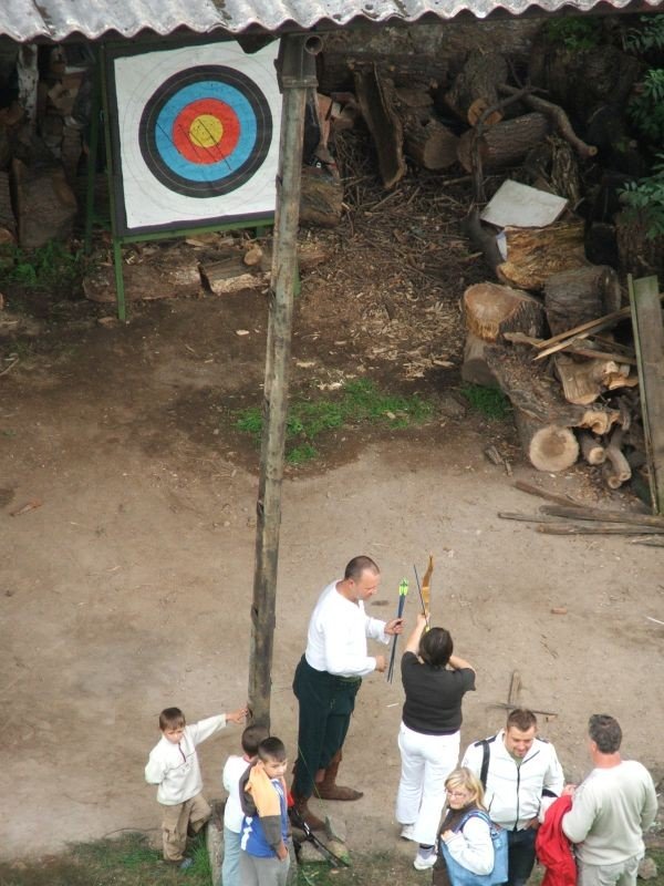 sredniowieczne-potyczki-o-wieze-i-niewiasty-29404