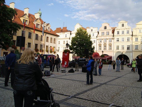 otwarte-niebo-na-placu-ratuszowym-29521