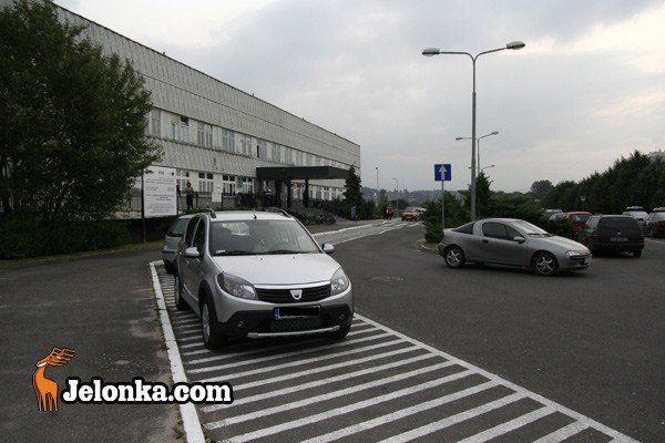 parkingowy-porzadek-przed-szpitalem-29578