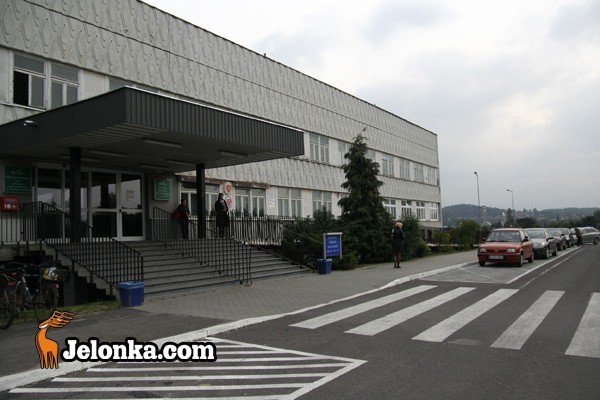 parkingowy-porzadek-przed-szpitalem-29578