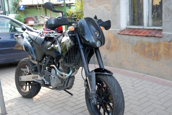 wyprzedza-na-pasach-auto-policjanta-29617