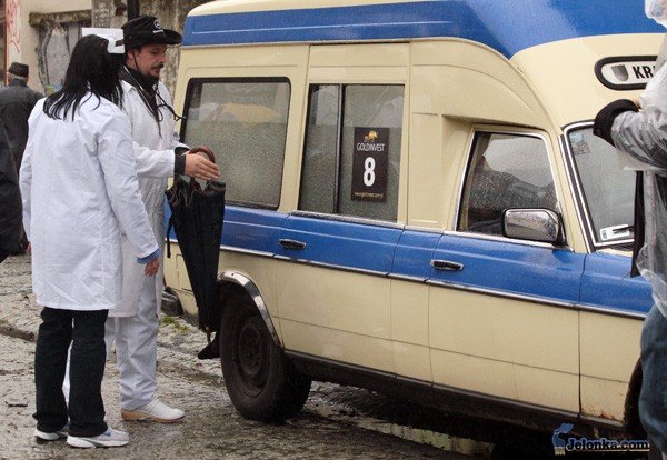 elegancja-na-czterech-kokach-i-w-deszczu-29903