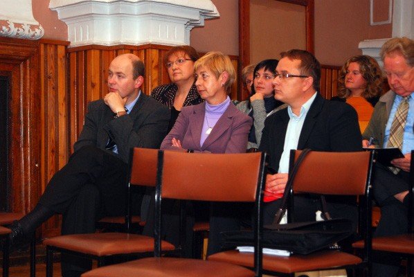 o-niepaleniu-smieci-w-sali-kominkowej-29983