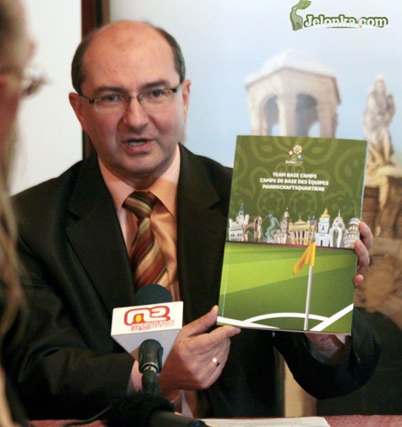 prezydent-zaprezentowa-katalog-uefa-30059