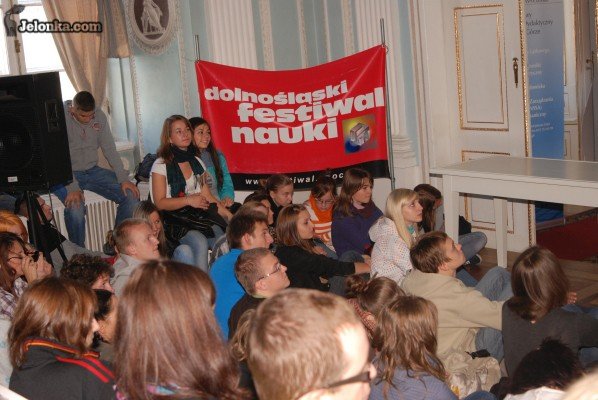 bolesny-upadek-po-narkotykowym-odlocie-30135