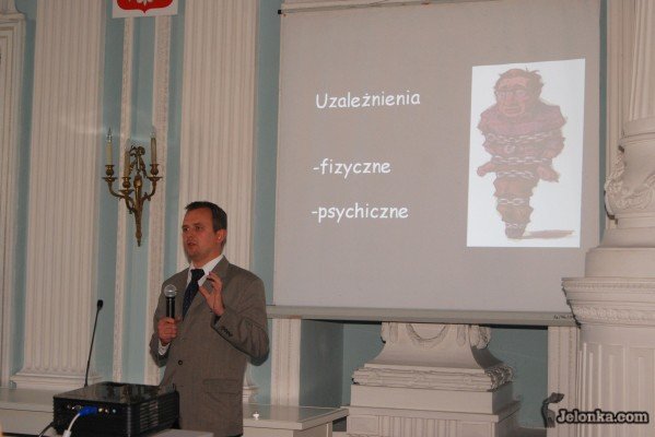 bolesny-upadek-po-narkotykowym-odlocie-30135
