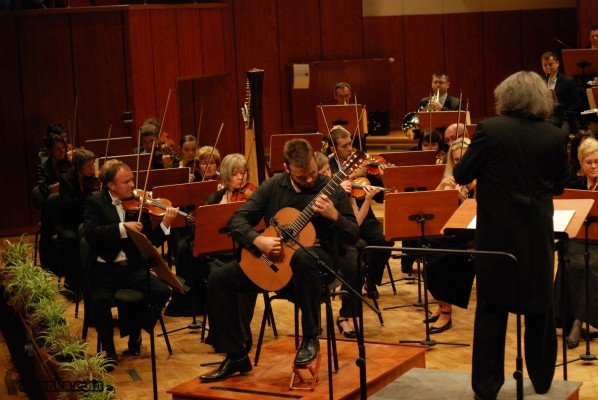 gitarowy-popis-wirtuozerii-w-filharmonii-dolnoslaskiej-30142