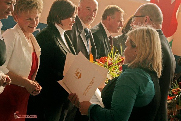 kwiaty-nagrody-zyczenia-w-dniu-edukacji-narodowej-30234