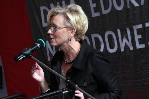 kwiaty-nagrody-zyczenia-w-dniu-edukacji-narodowej-30234