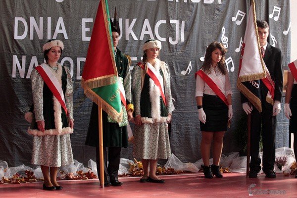 kwiaty-nagrody-zyczenia-w-dniu-edukacji-narodowej-30234