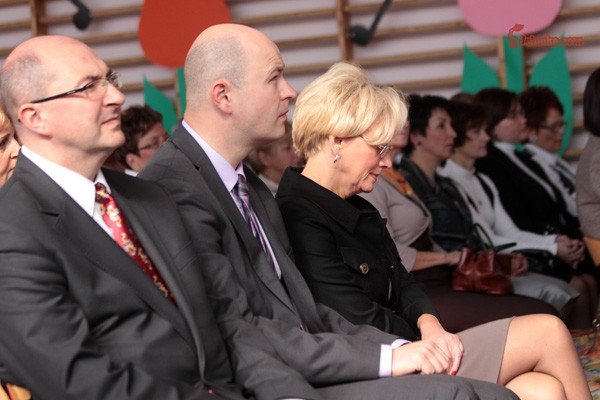 kwiaty-nagrody-zyczenia-w-dniu-edukacji-narodowej-30234