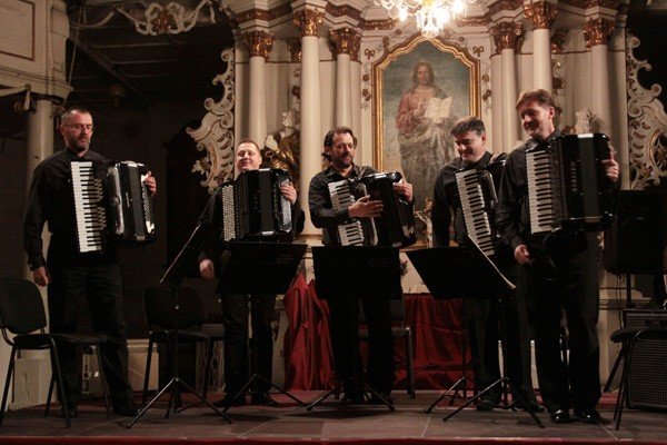 moc-pieciu-akordeonow-pod-palcami-mistrzow-30549