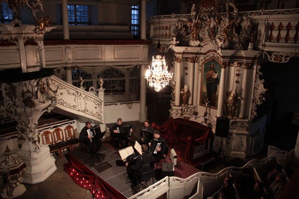 moc-pieciu-akordeonow-pod-palcami-mistrzow-30549