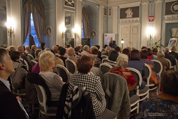 sala-bekitna-na-skrzydach-poezji-ewy-pelzer-30636