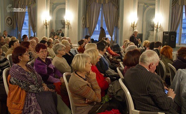 sala-bekitna-na-skrzydach-poezji-ewy-pelzer-30636
