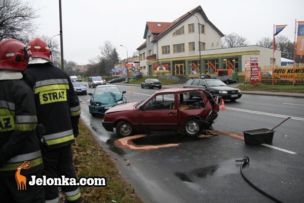mazda-w-volkswagena-polo-na-ulicy-wolnosci-30659