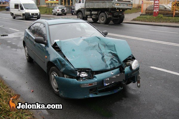 mazda-w-volkswagena-polo-na-ulicy-wolnosci-30659