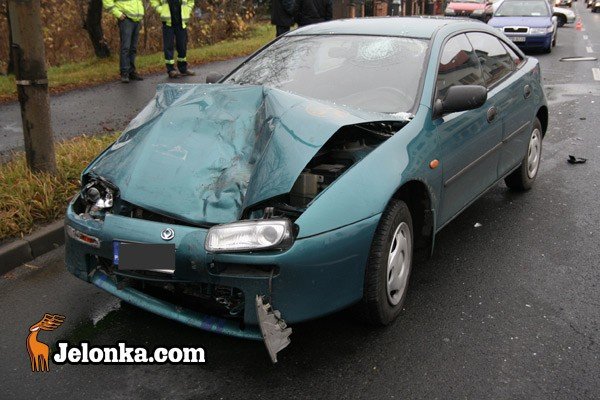mazda-w-volkswagena-polo-na-ulicy-wolnosci-30659
