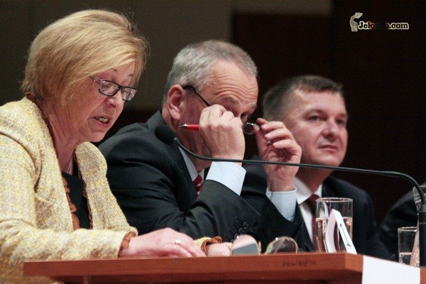w-ogniu-pytan-przez-sto-piecdziesiat-minut-30664