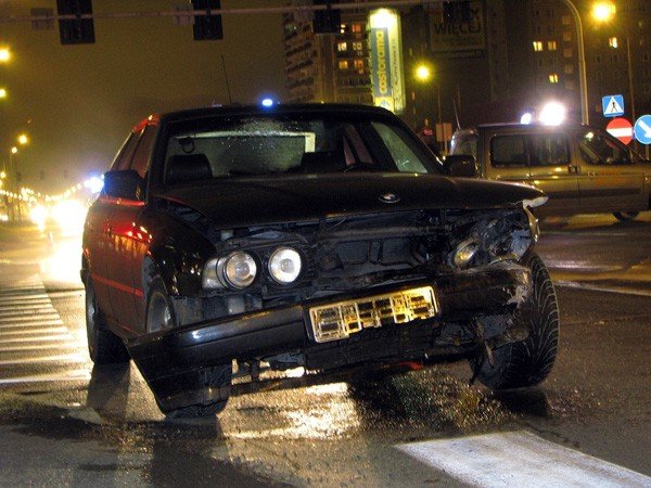 przejecha-na-czerwonym-swietle-zderzy-sie-z-renault-30850